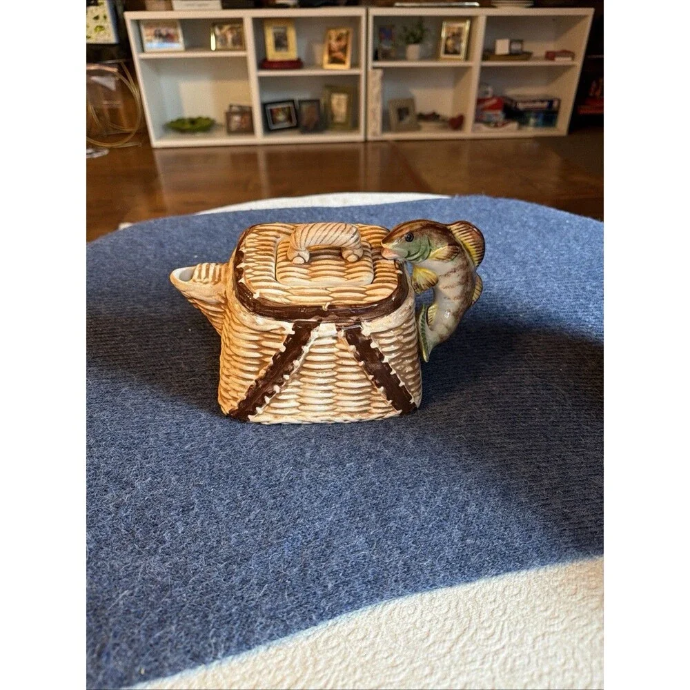 Omnibus Fishing Creel Basket Teapot 5